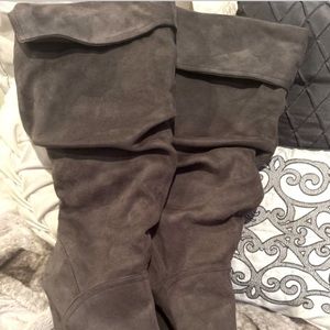 9West Ladies Tall Gray Suede boot